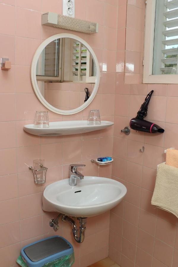 Apartment For One Person Kukljica Extérieur photo